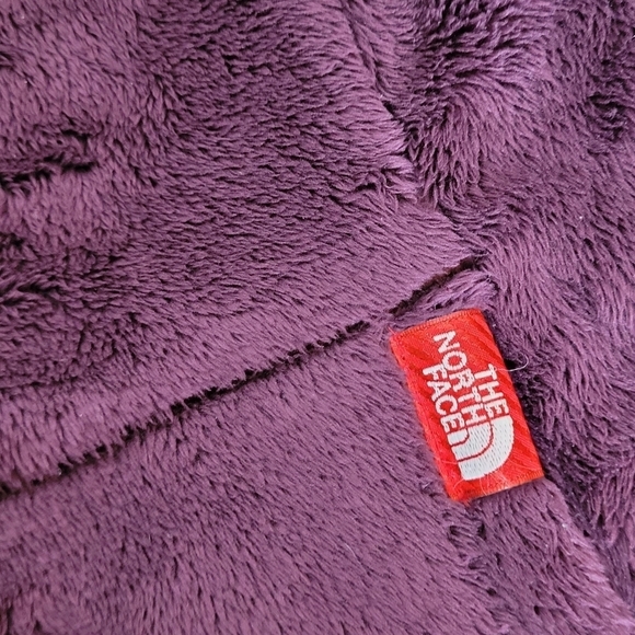 The North Face Women's Standard Fit Deep Plum 1/4 Zip Fleece Pullover - Size M - Picture 8 of 12